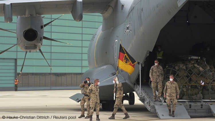 German soldiers leave an Airbus A400M cargo plane.
