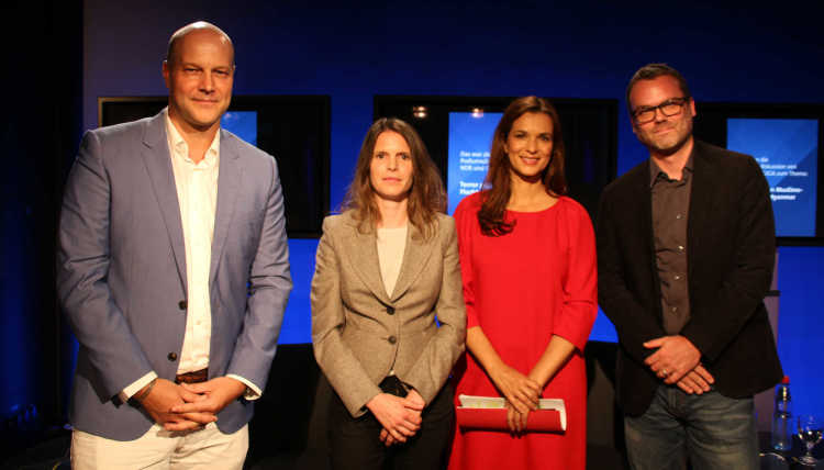From left to right: Philipp Abresch, Dr. Jasmin Lorch, Julia-Niharika Sen, Jürgen Webermann