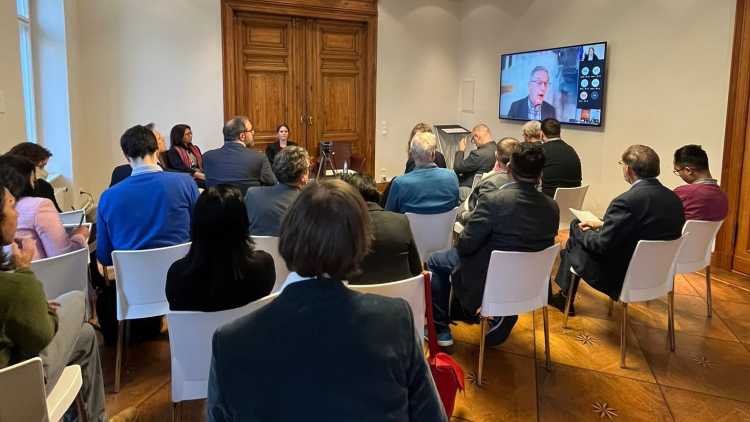 Photo of the event room during the GIGA Talk on Myanmar on 9 February 2023. Audience sitting in front of the panel and monitor, which displays online audience.
