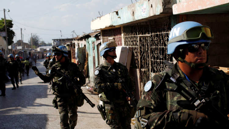 U.N.-Friedenstruppen patrouillieren zusammen mit haitianischen Nationalpolizisten und Mitgliedern der UNPOL (United Nations Police) in Port-au-Prince, Haiti