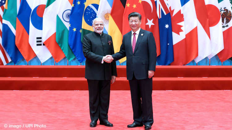 Chinese President Xi Jinping welcomes Indian Prime Minister Narendra Modi to the opening ceremony of the G20 Summit in Hangzhou, 4.9.2016. World leaders have come to discuss global economics, trade, climate and terrorism issues.