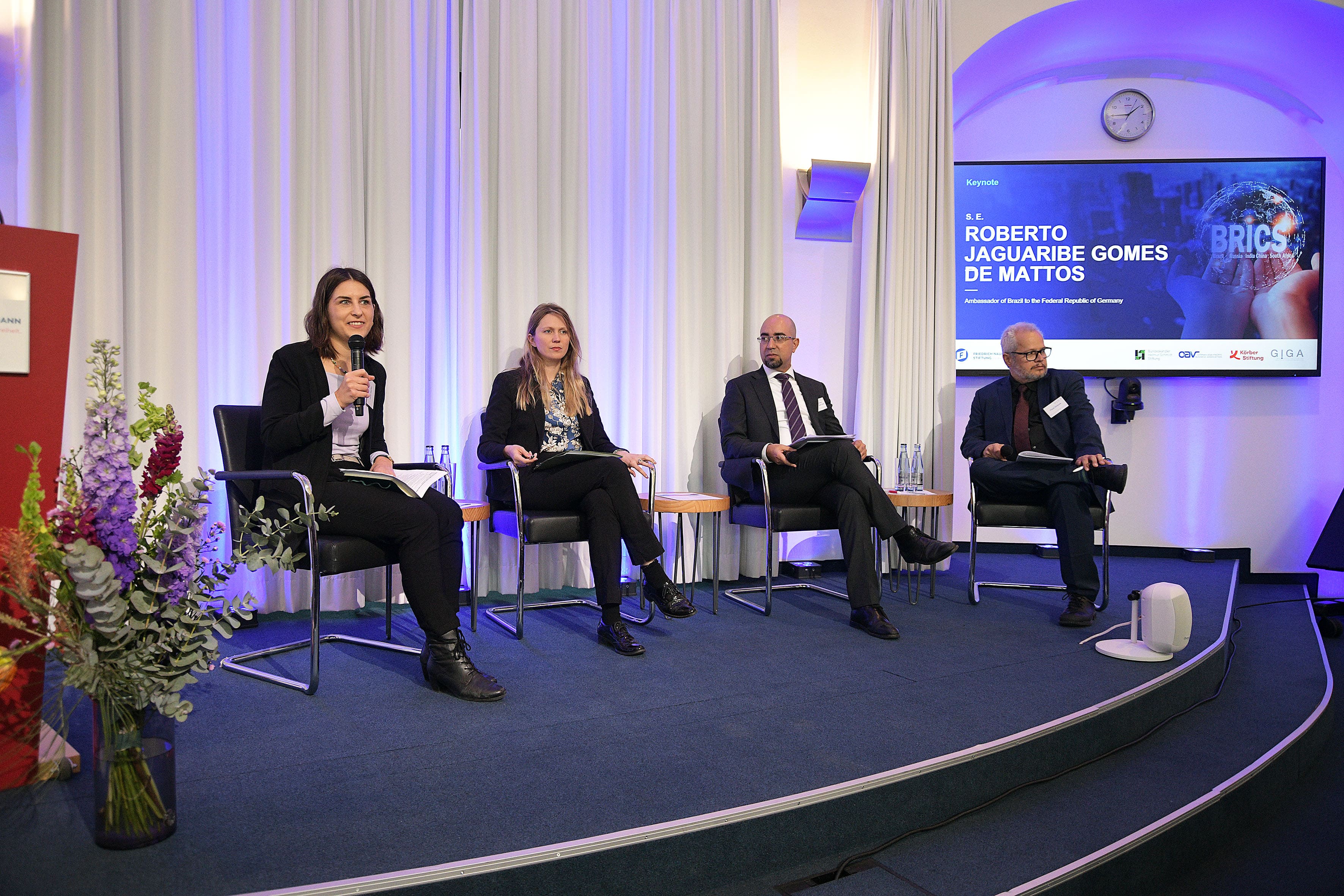 Decoding BRICS Foto 3