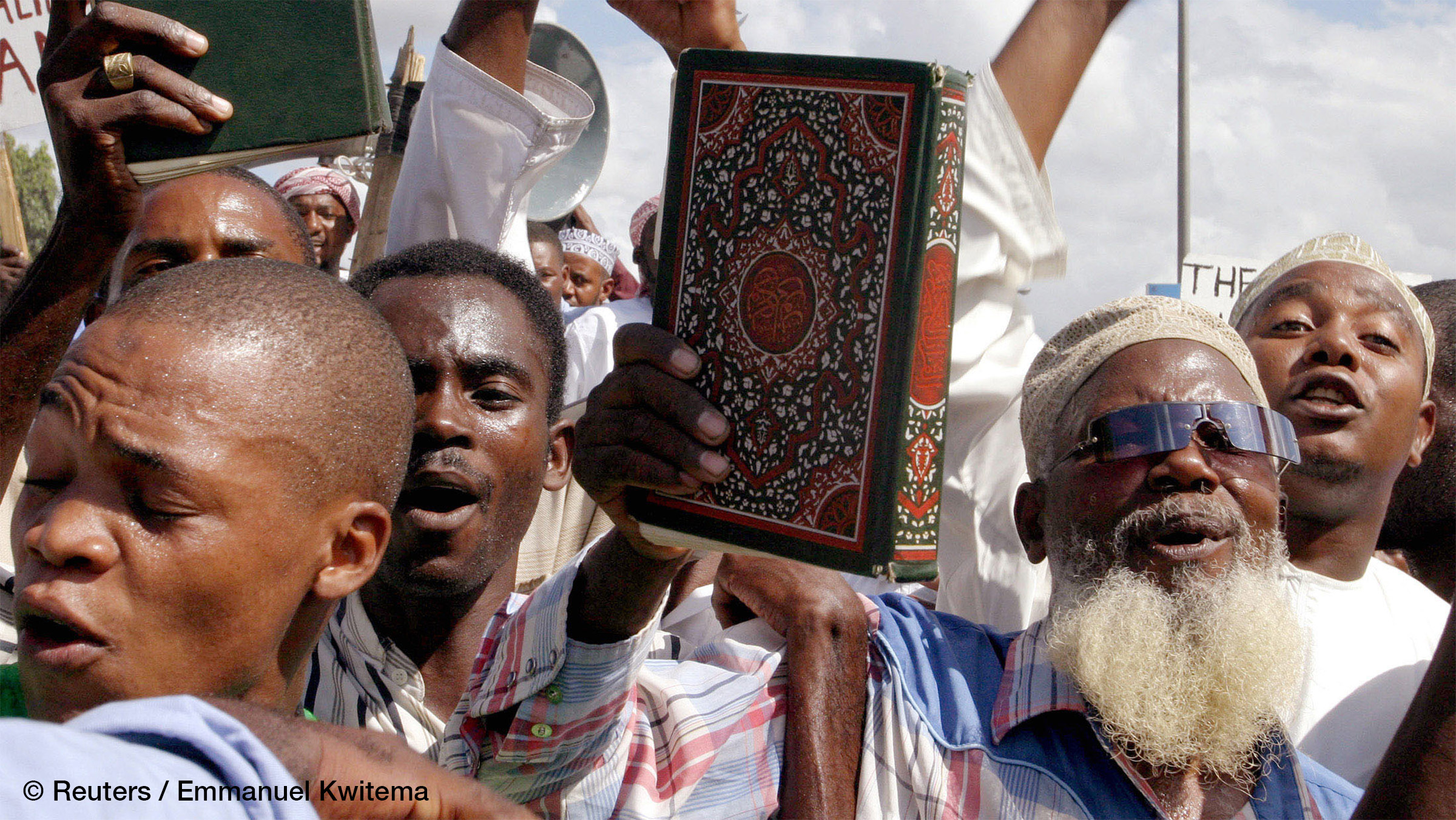 Identity Threats and Ideas of Superiority as Drivers of Religious Violence? Evidence from a Survey Experiment in Dar es Salaam, Tanzania