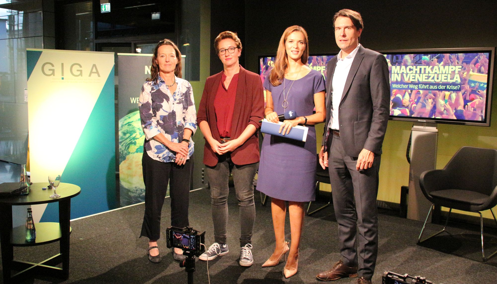 From left to right: Prof. Dr. Sabine Kurtenbach, Xenia Böttcher, Julia-Niharika Sen, Kai Küstner
