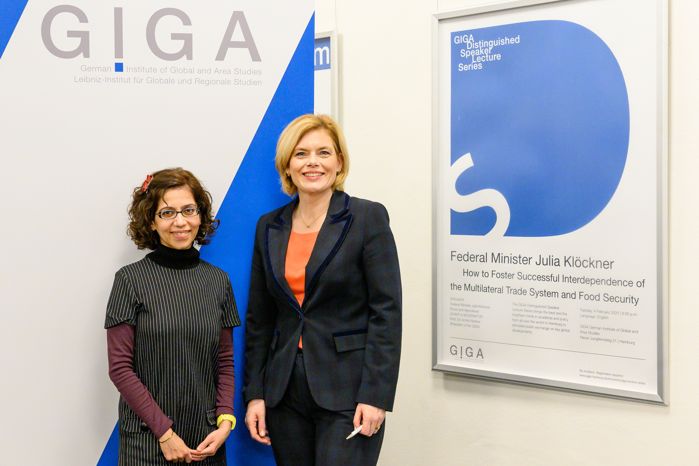 Picture of Prof. Dr. Amrita Narlikar and Federal Minister Julia Klöckner