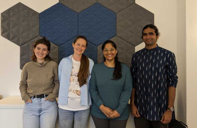 Bild von Neue Doctoral Researchers: Adhiraaj Anand, Olena Osypenkova, Mahima Duggal, and Mira Demirdirek