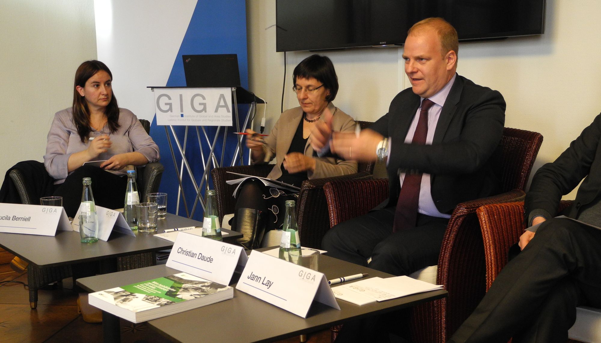 From left to right: Lucila Berniell, Prof. Dr. Barbara Fritz, Christian Daude