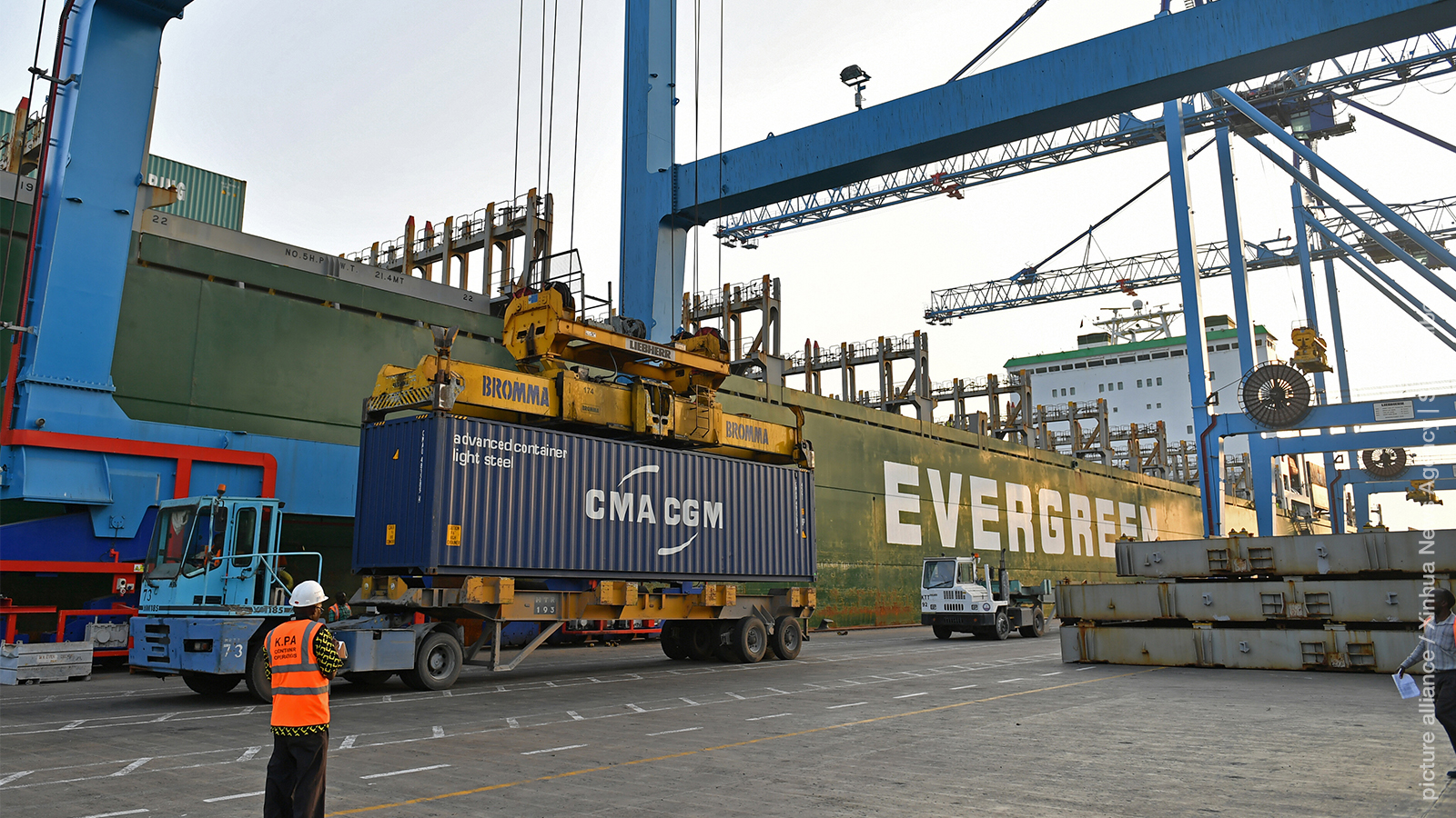 Resilient Global Supply Chains in Times of Escalating Trade Costs