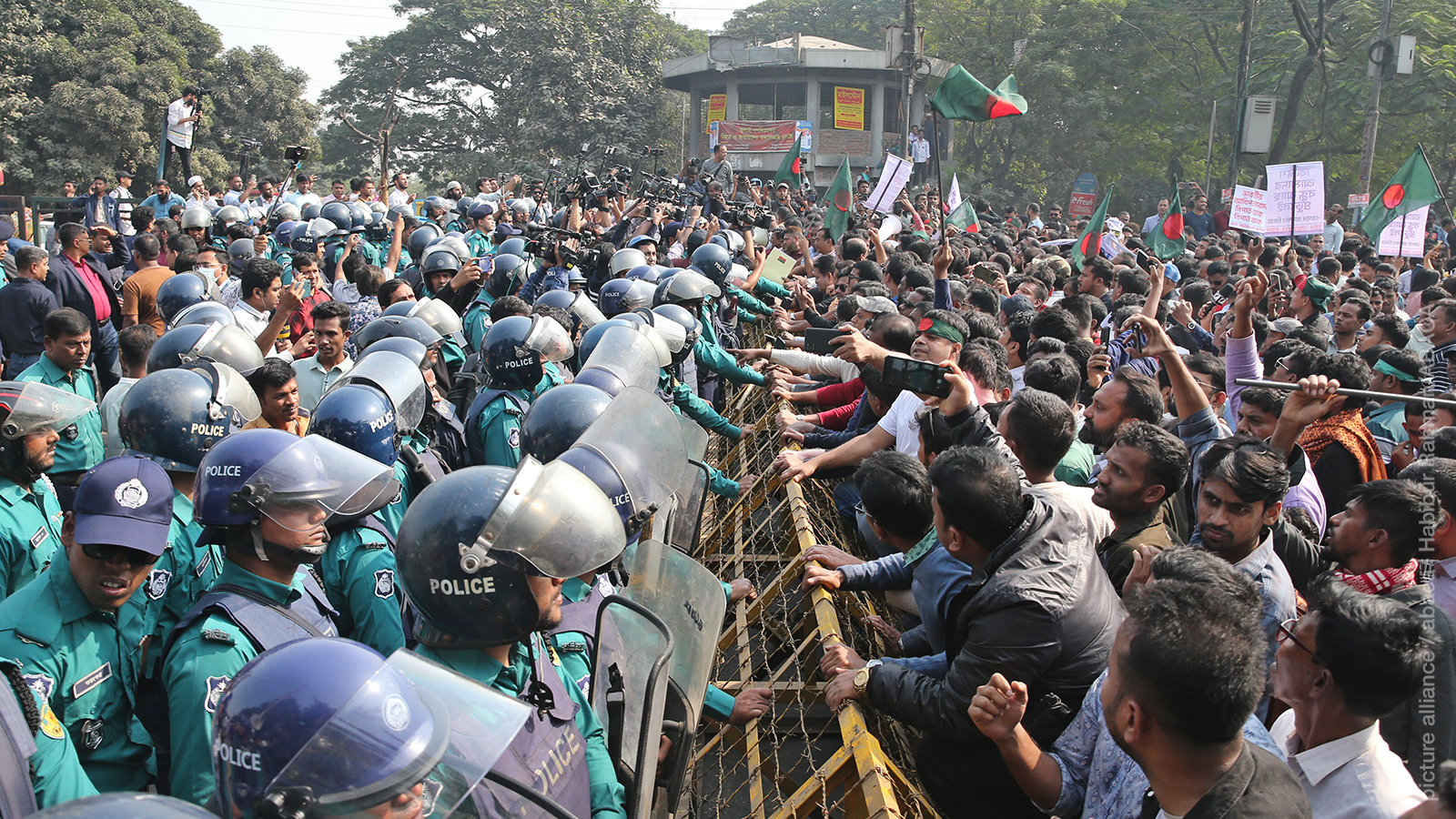 When Autocratization Backfires: How Overreach Sparked Mass Resistance in Thailand and Bangladesh