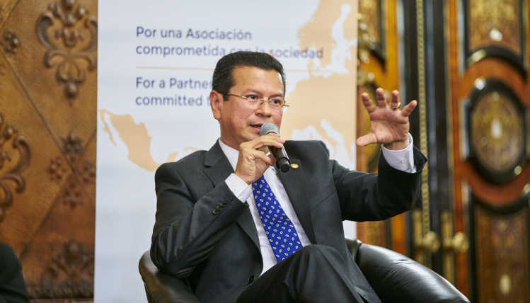 Picture of Minister Hugo Martínez 