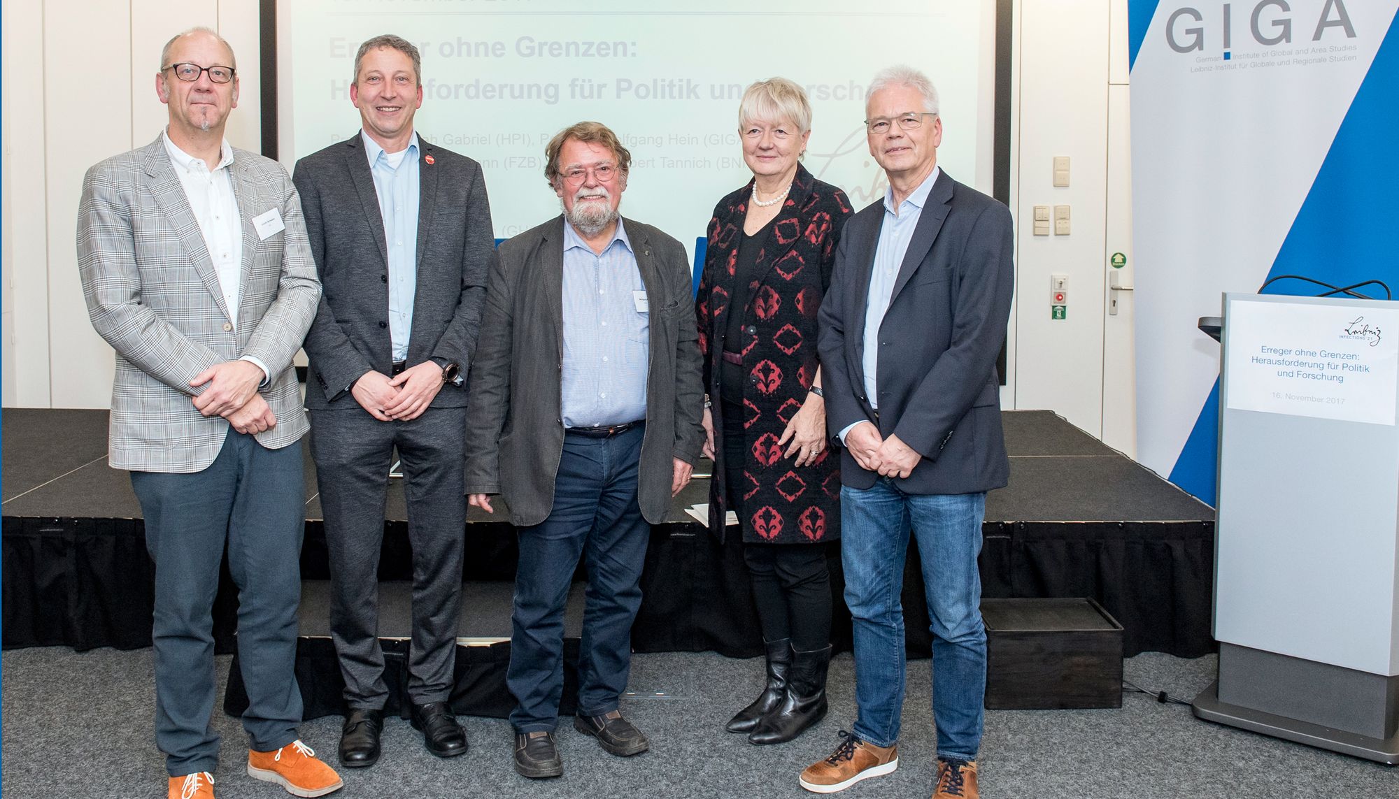 From left: Prof. Ulrich E. Schaible, Prof. Dr. Stefan Niemann, Prof. Dr. Wolfgang Hein, Prof. Dr. Ilona Kickbusch, Dr. Egbert Tannich
