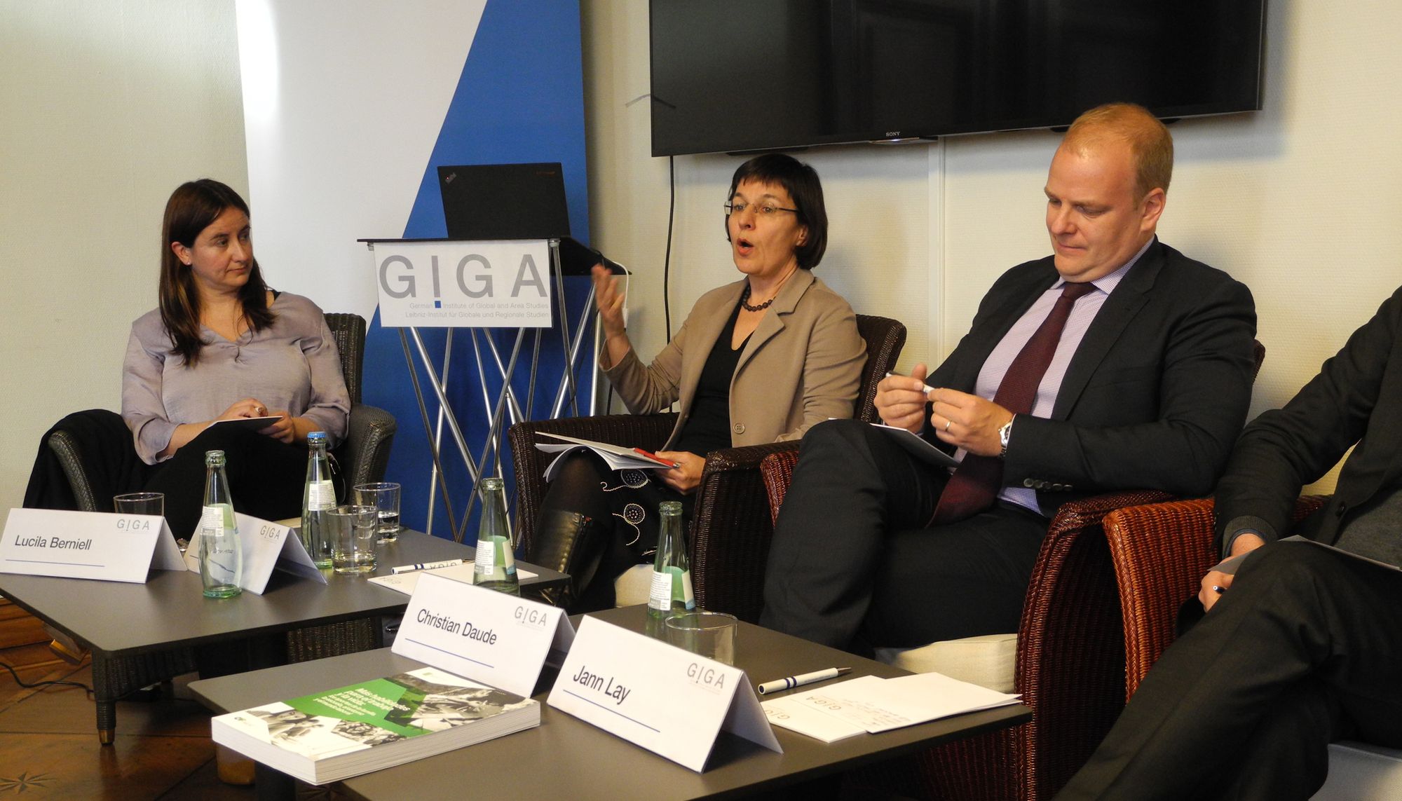 From left to right: Lucila Berniell, Prof. Dr. Barbara Fritz, Christian Daude