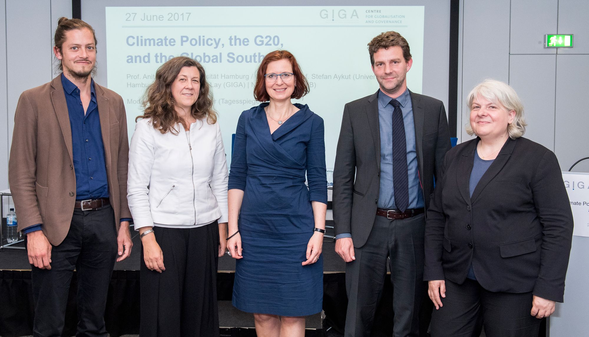 From left to right: Jun.-Prof. Dr. Stefan Aykut, Prof. Dr. Anita Engels, Nicole Wilke, Apl. Prof. Dr. Jann Lay, Dagmar Dehmer 