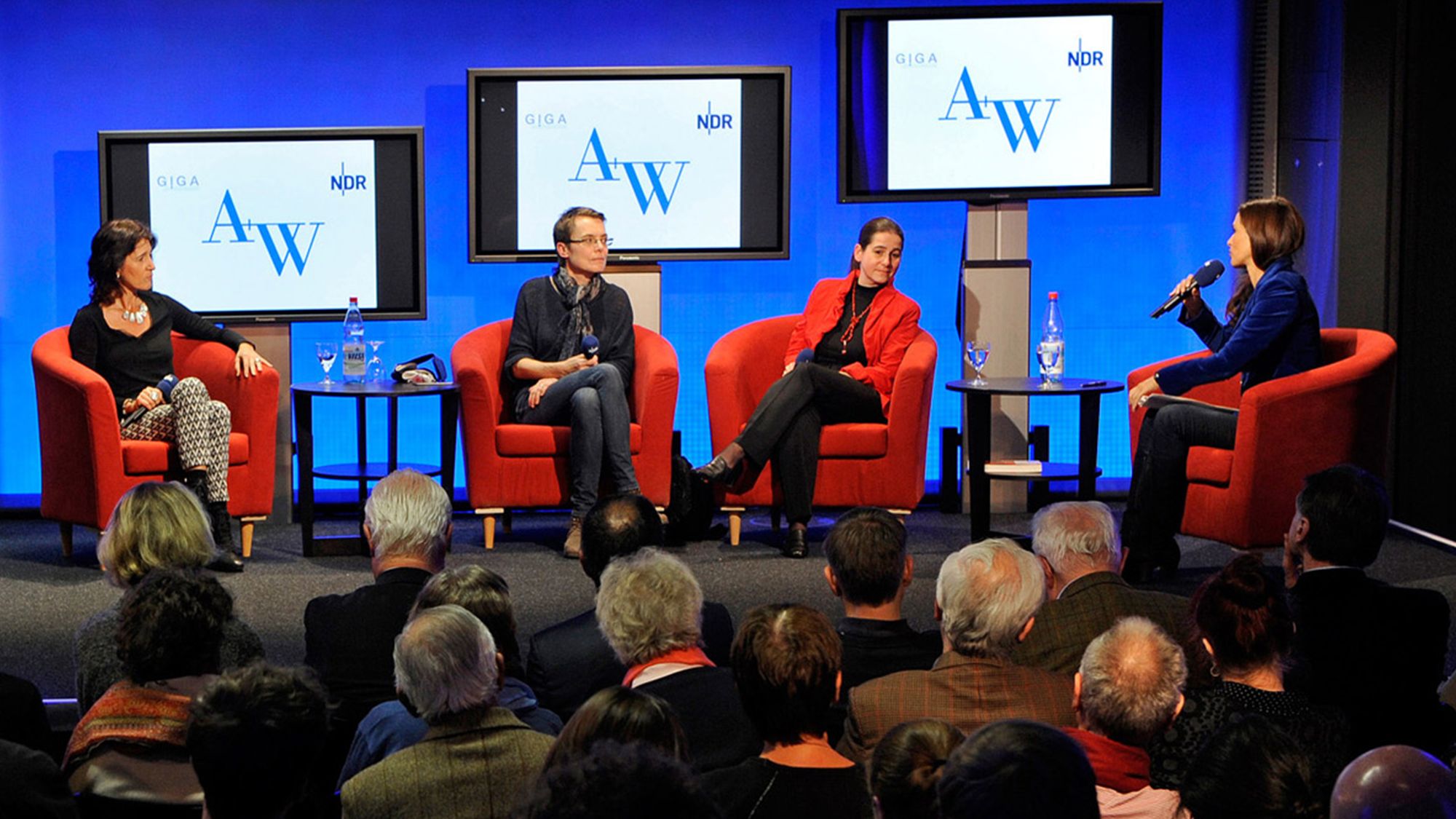 Bild Podium Veranstaltung