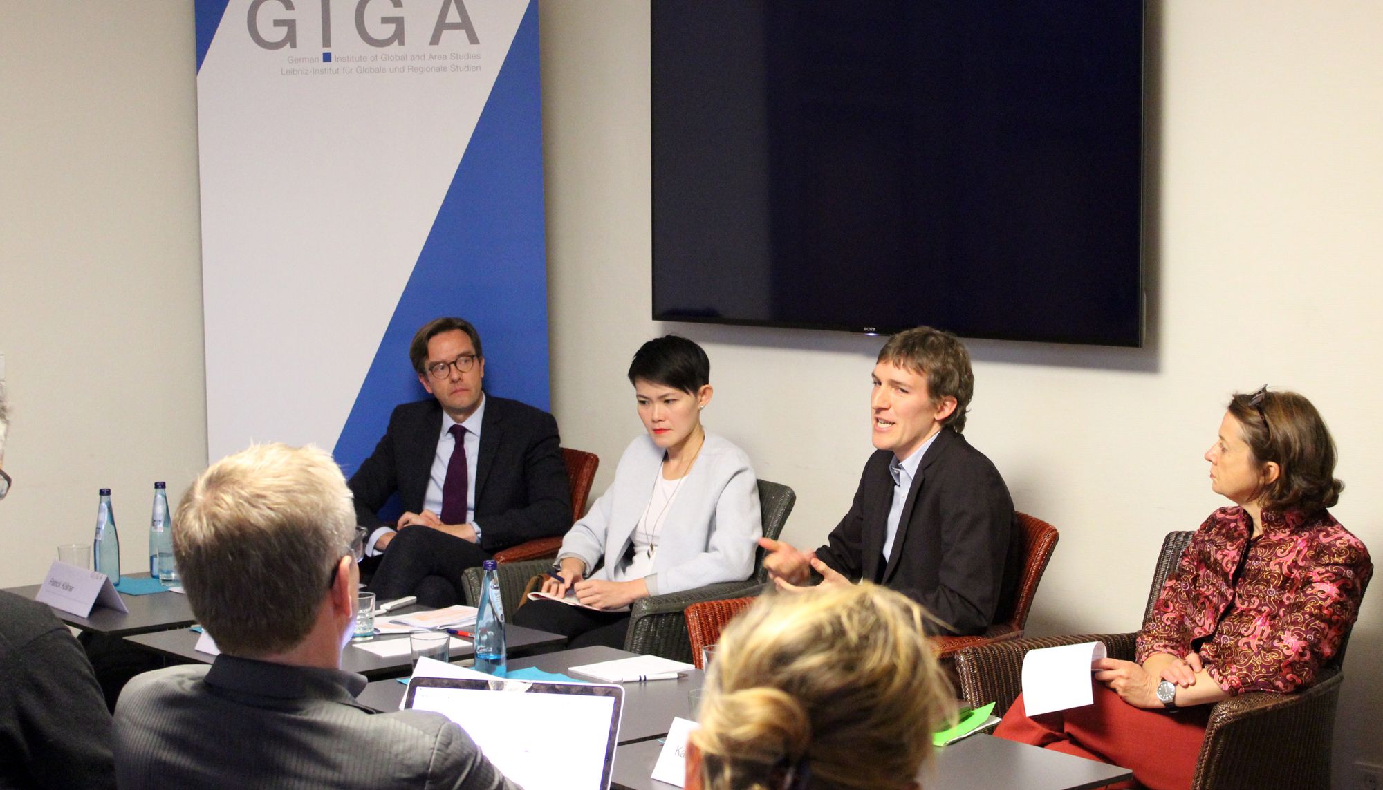 From left to right: Dr. Janjira Sombatpoonsiri, Bertram Lang