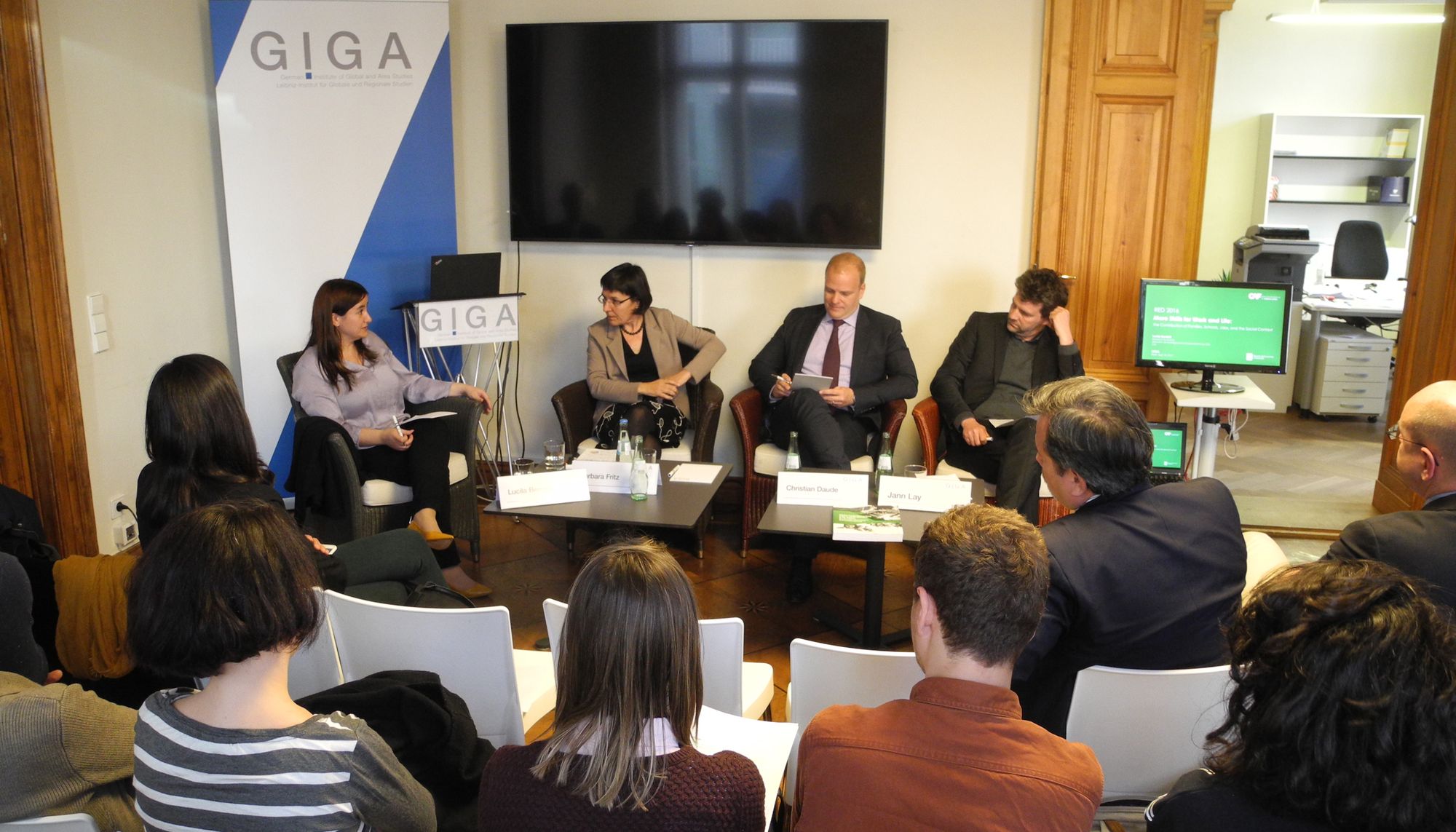 From left to right: Lucila Berniell, Prof. Dr. Barbara Fritz, Christian Daude, Apl. Prof. Dr. Jann Lay