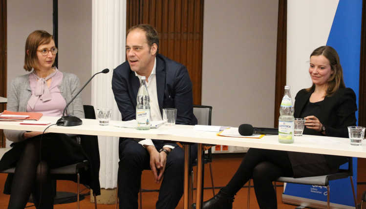 From left to right: Dr. Charlotte Heyl, Prof. Dr. Matthias Basedau and Dr. Julia Grauvogel