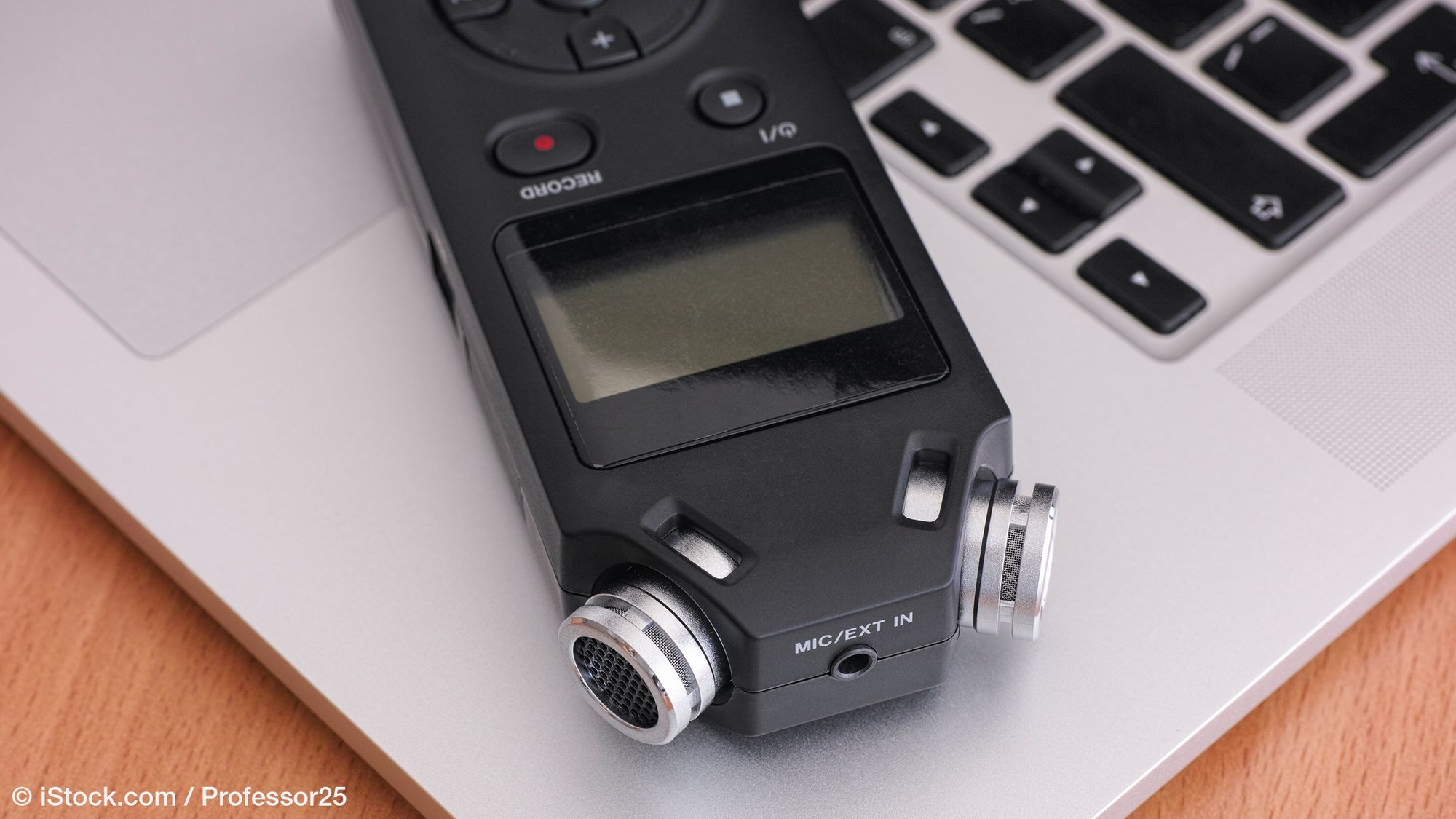 Why Do We Speak to Experts? Reviving the Strength of the Expert Interview Method