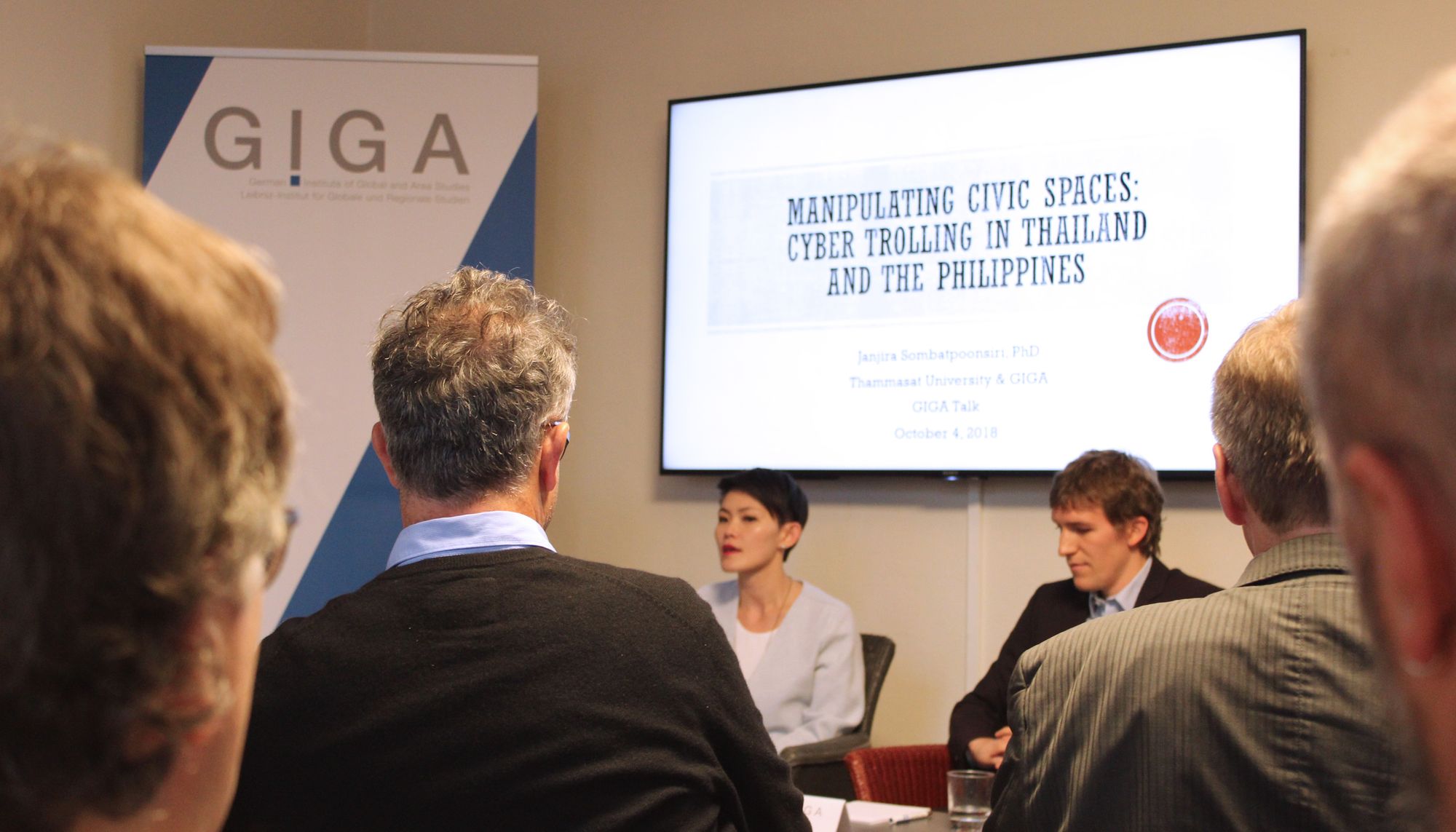 From left to right: Dr. Janjira Sombatpoonsiri, Bertram Lang