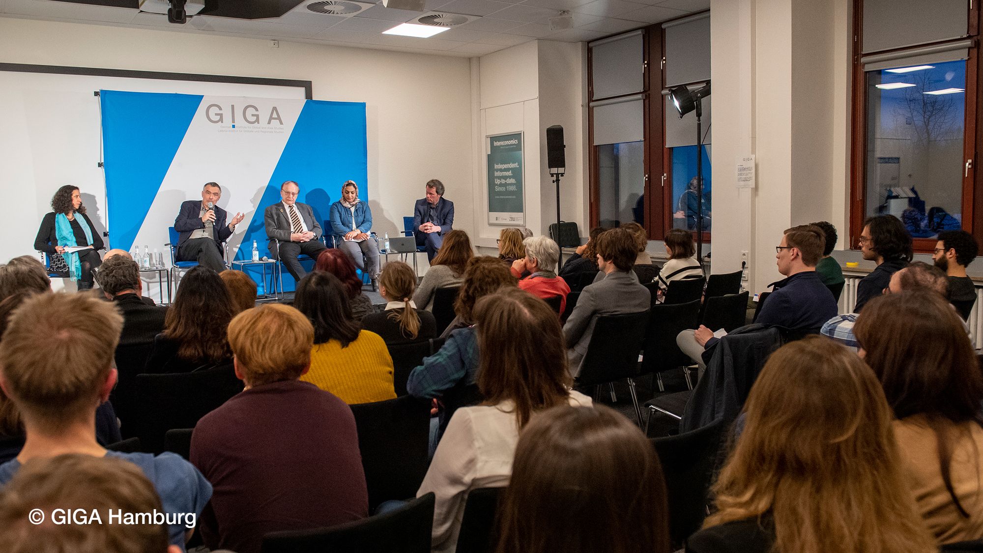 Picture of Speakers and participants of GIGA Forum Iraq