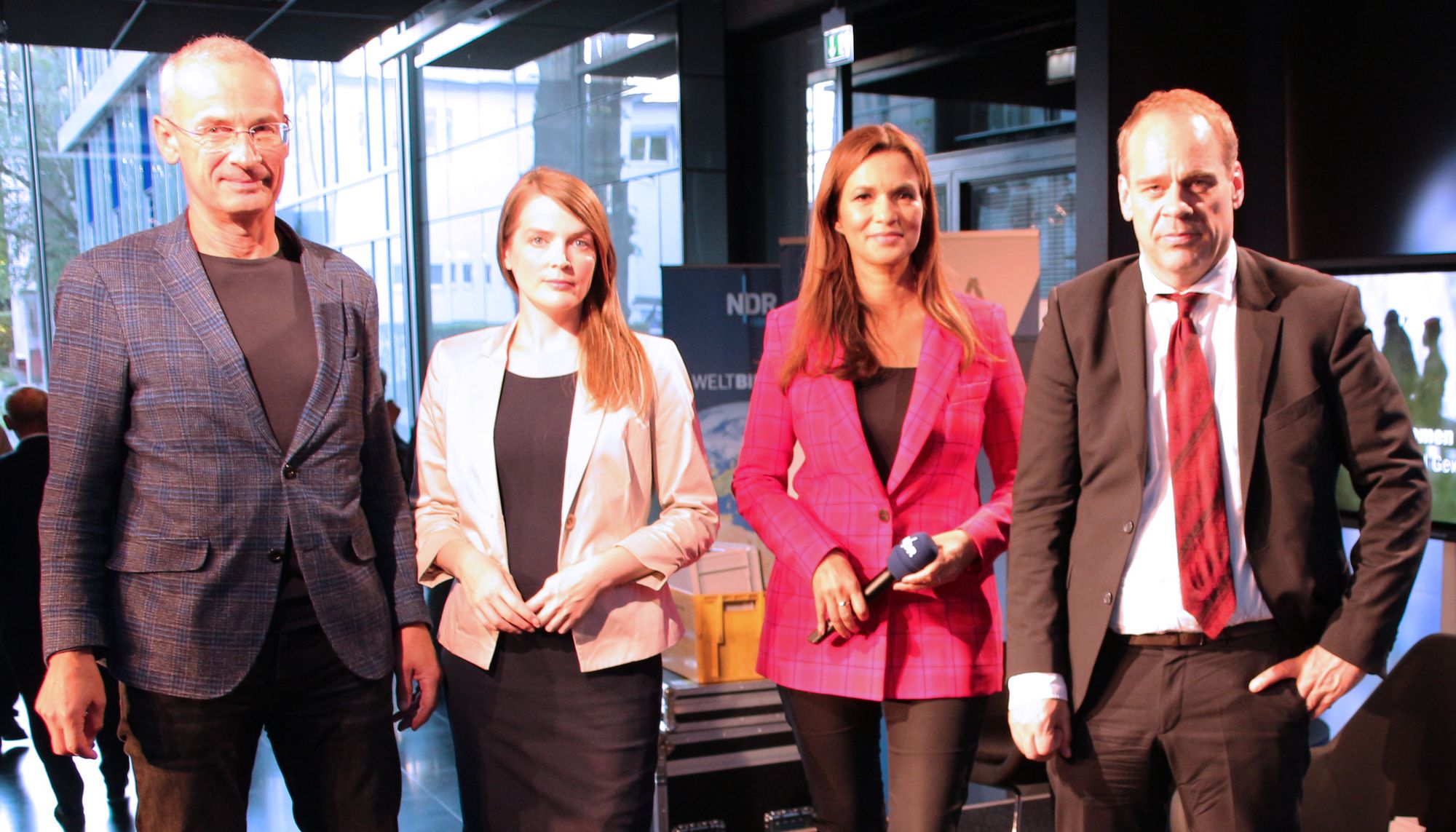 from left to right: Jens Borchers, Caroline Hoffmann, Julia-Niharika Sen, Prof. Dr. Matthias Basedau