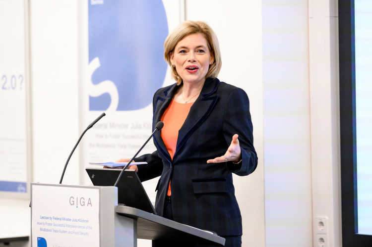 Picture of Federal Minister Julia Klöckner on podium
