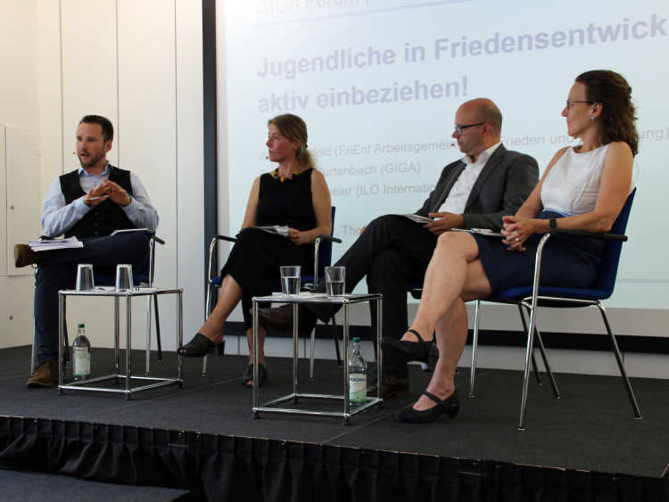 From right to left: Martin Ostermeier, Julie Brethfeld, Dr. Thomas Richter, Dr. Sabine Kurtenbach 