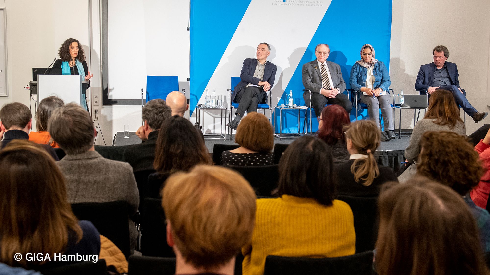 Picture of Speakers, from right to left: Prof. Dr. Nadje Al-Ali, Christoph Reuter, Bernd Erbel, Dr. Ula Abd Al Khalel Merie and Prof. Dr. Eckart Woertz