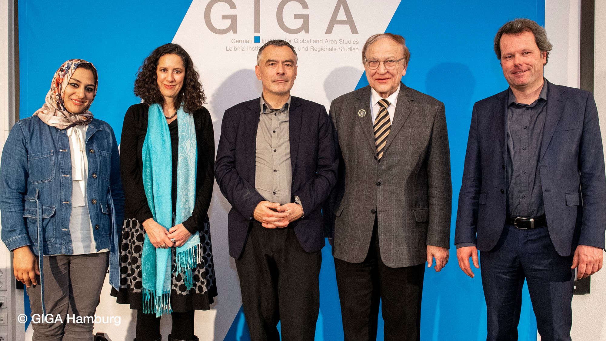 Picture of Speakers present at event. From left to right: Dr. Ula Abd Al Khalel Merie, Prof. Dr. Nadje Al-Ali, Christoph Reuter, Bernd Erbel and Prof. Dr. Eckart Woertz