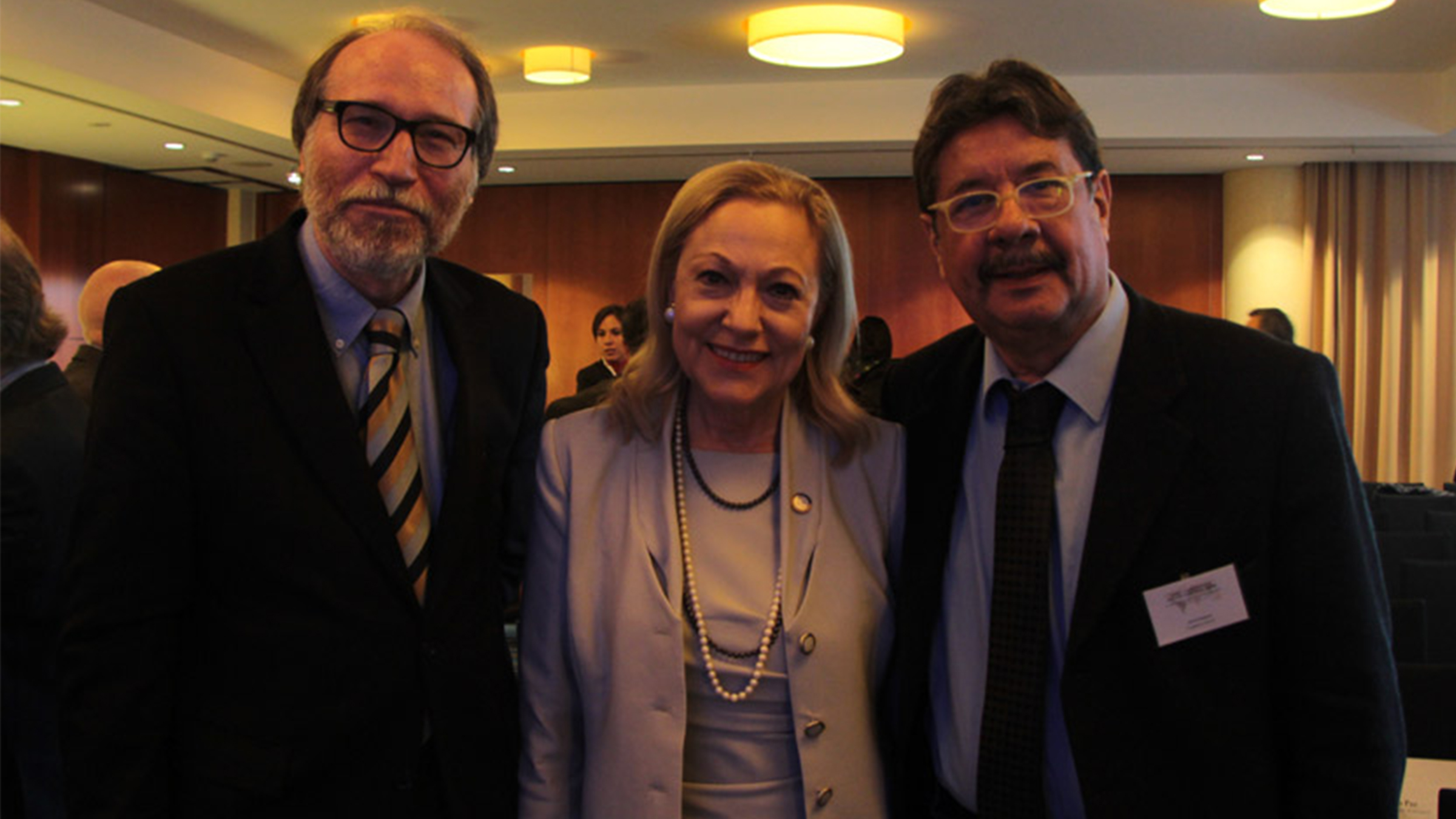 Prof. Dr. Detlef Nolte und zwei EU-LAC Mitglieder