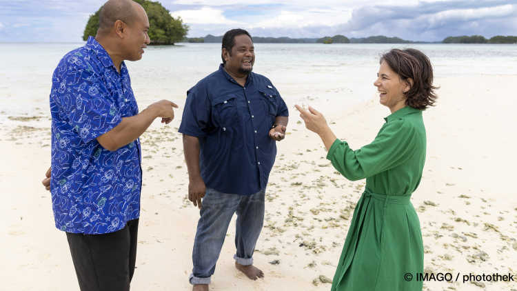 German Minister of Foreign Affairs Annalena Baerbock (Bündis 90  Die Grünen) on a visit to Palau with Governor Eyos Rudimch and Minister of Human Resources Tmetuchl Ngiraibelas.
