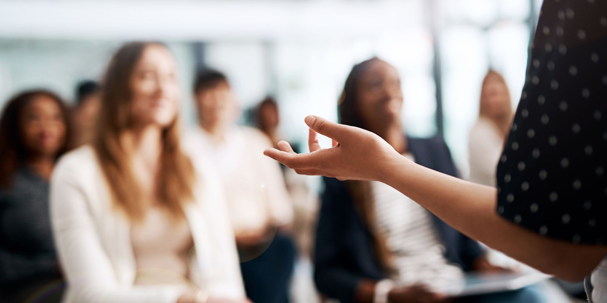 Politikwissenschaftliche Forschung zu autoritären Regimen: Theoretische und empirische Perspektiven