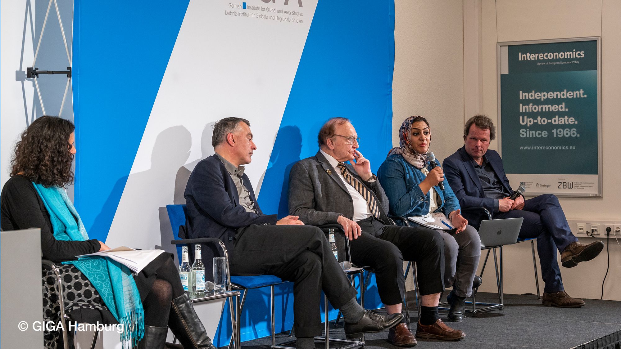 Picture of Speakers from right to left: Prof. Dr. Nadje Al-Ali, Christoph Reuter, Bernd Erbel, Dr. Ula Abd Al Khalel Merie and Prof. Dr. Eckart Woertz