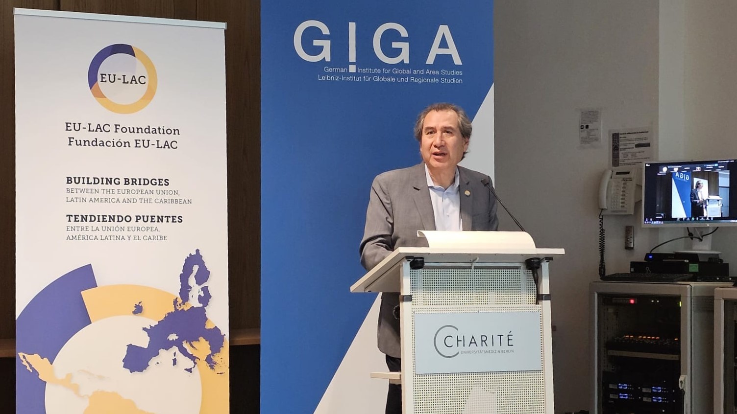 Felix Dexler, German physician and virologist, professor of virology at the Charité in Berlin since 2017, speaking at the symposium