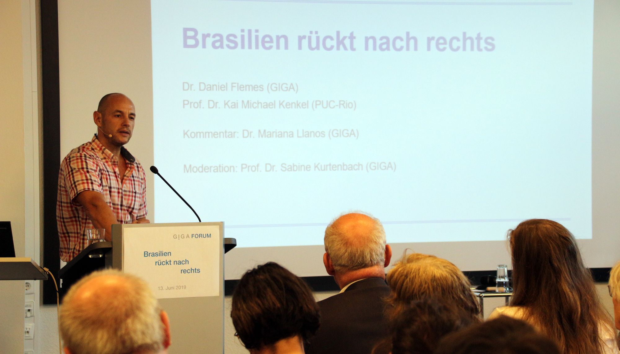 Foto von Dr. Daniel Flemes auf Podium