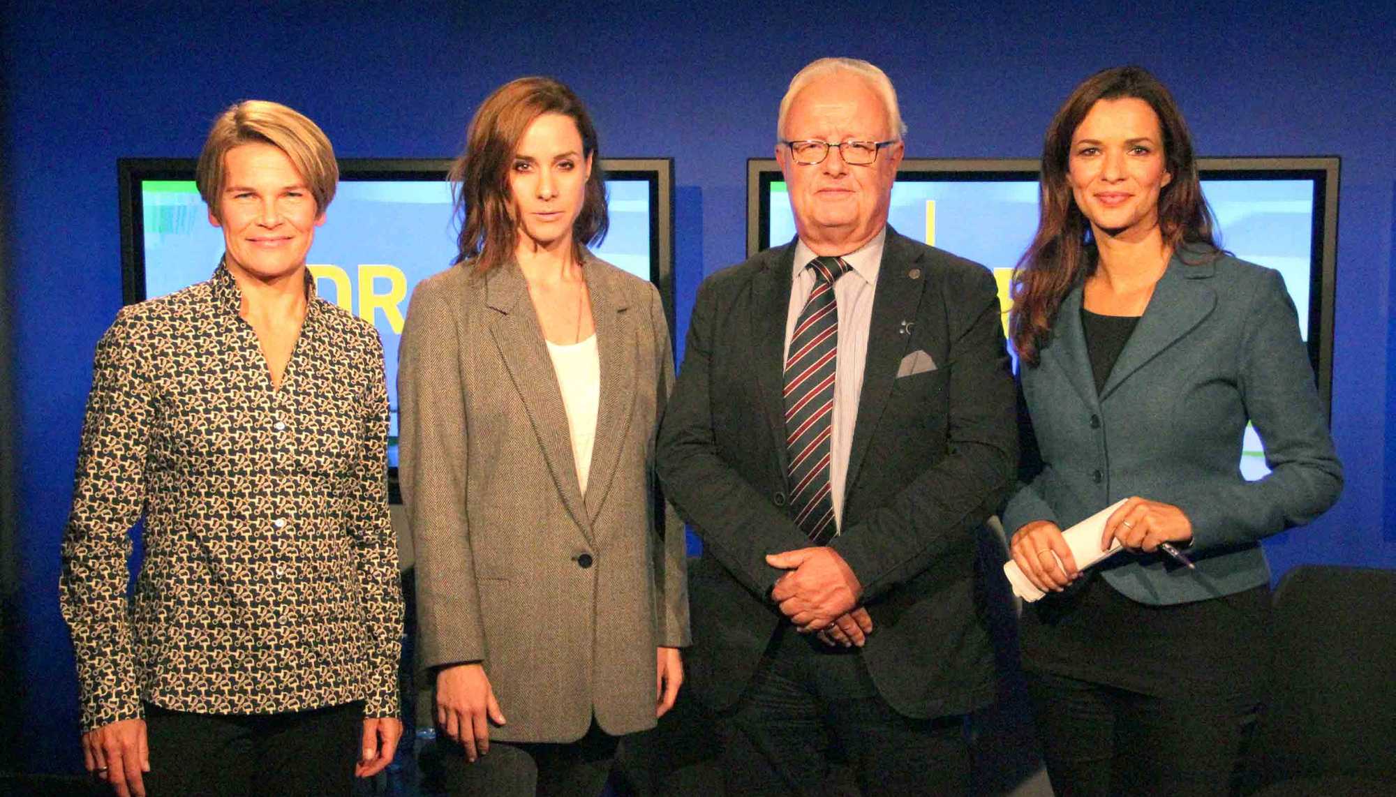 From left to right: Anna Engelke, Natalie Amiri, Prof. Henner Fürtig, Julia-Niharika Sen