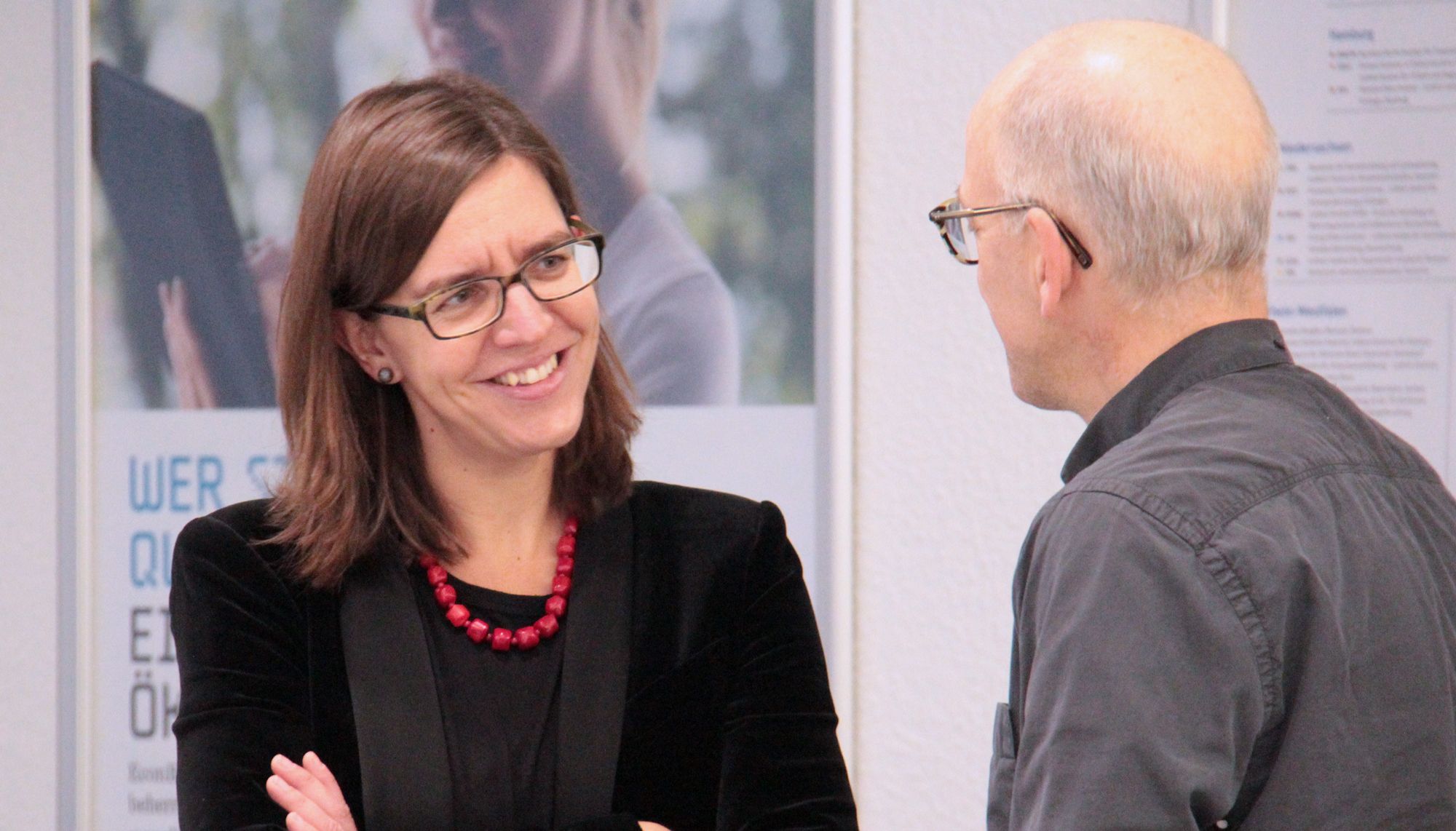 Foto von Dr. Sandra Destradi (GIGA) und Jonathan Ledgard (Afrotech)